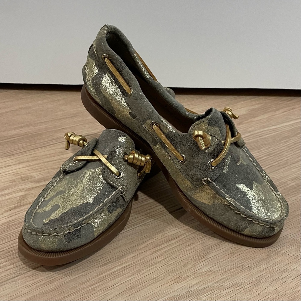Sperry Olive and Tan Boat Shoe Box